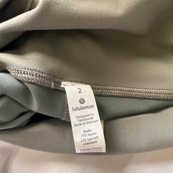 Lululemon Wunder Train Shorts - Picture 4 of 4